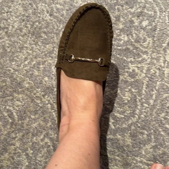 Argo is dark green loafers with gold hardware in 39 - Picture 5 of 6